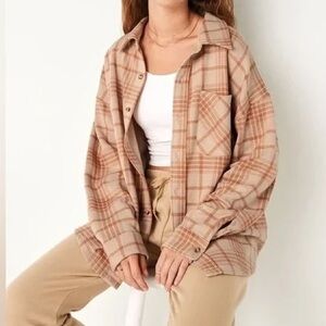 Victoria’s Secret PINK Tan Plaid Oversized Shacket  women’s size Small